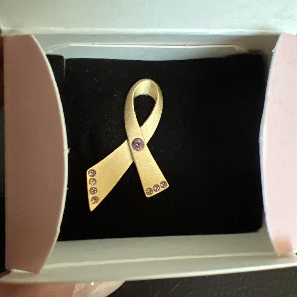 New in Original Box AVON 2000 PINK Rhinestone RIBBON Gold Tone PIN Breast Cancer